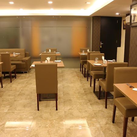 Oyo 662 Hotel Comfotel Kalkutta Kültér fotó