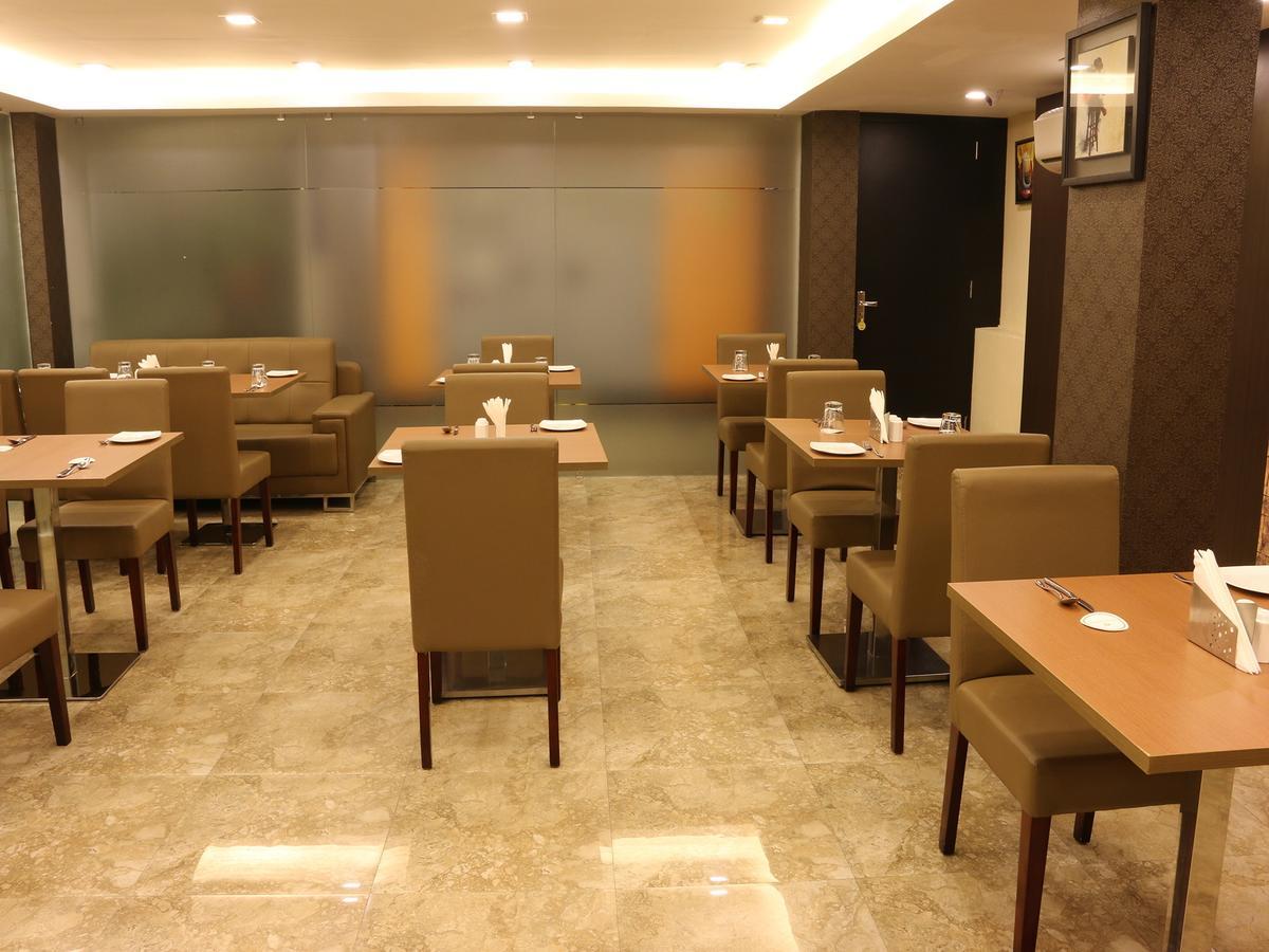 Oyo 662 Hotel Comfotel Kalkutta Kültér fotó