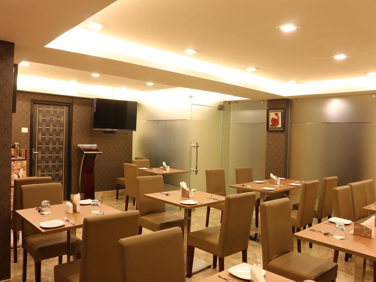Oyo 662 Hotel Comfotel Kalkutta Kültér fotó