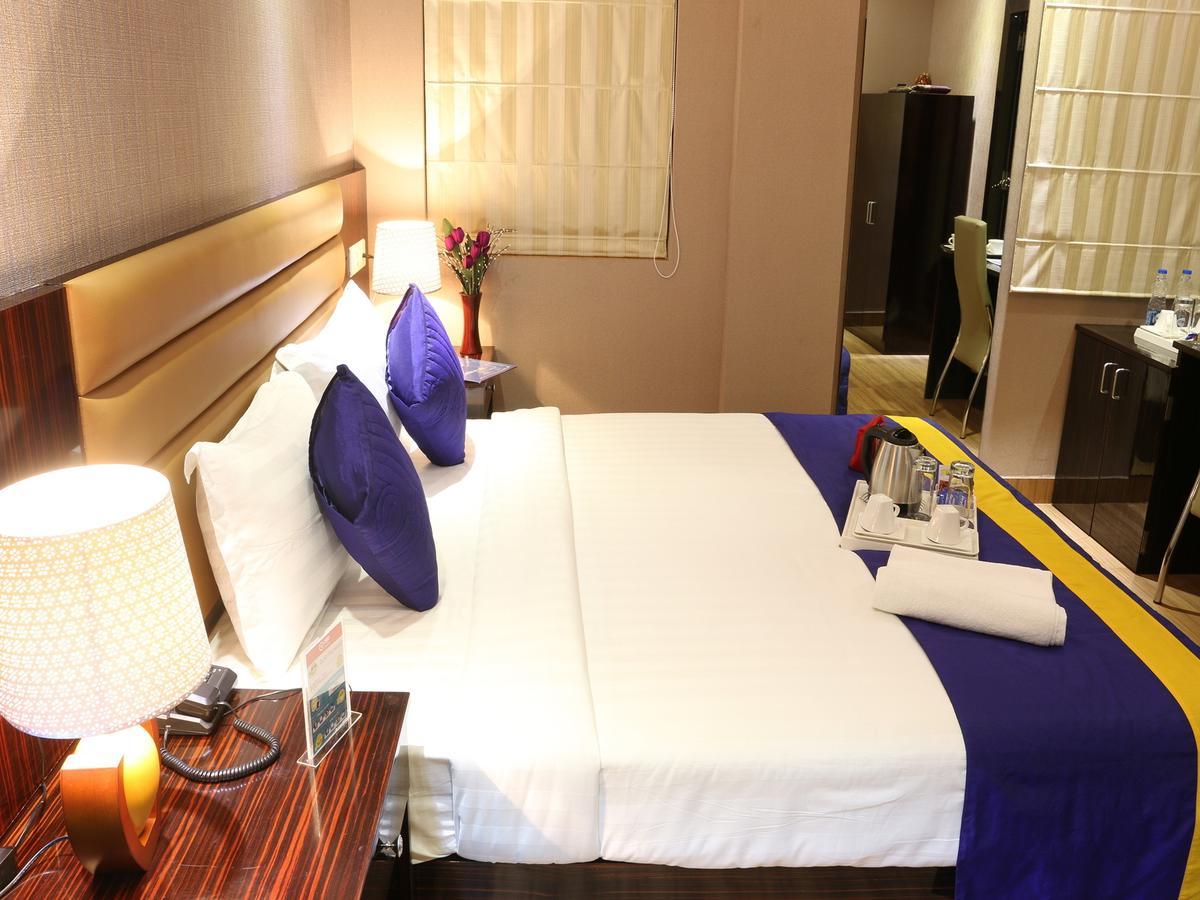 Oyo 662 Hotel Comfotel Kalkutta Kültér fotó