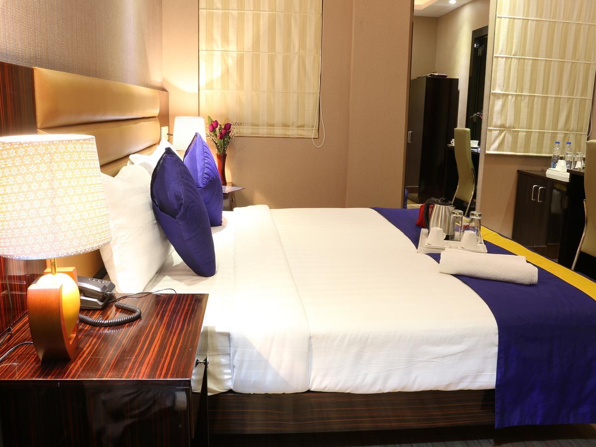 Oyo 662 Hotel Comfotel Kalkutta Kültér fotó